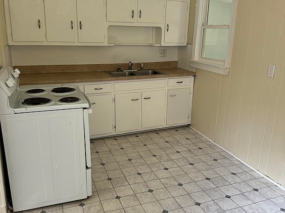 4th image of 128 Lowell St