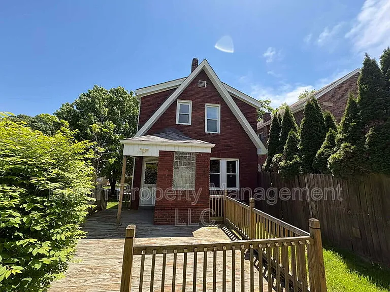 1316 Justine St — Photo 4