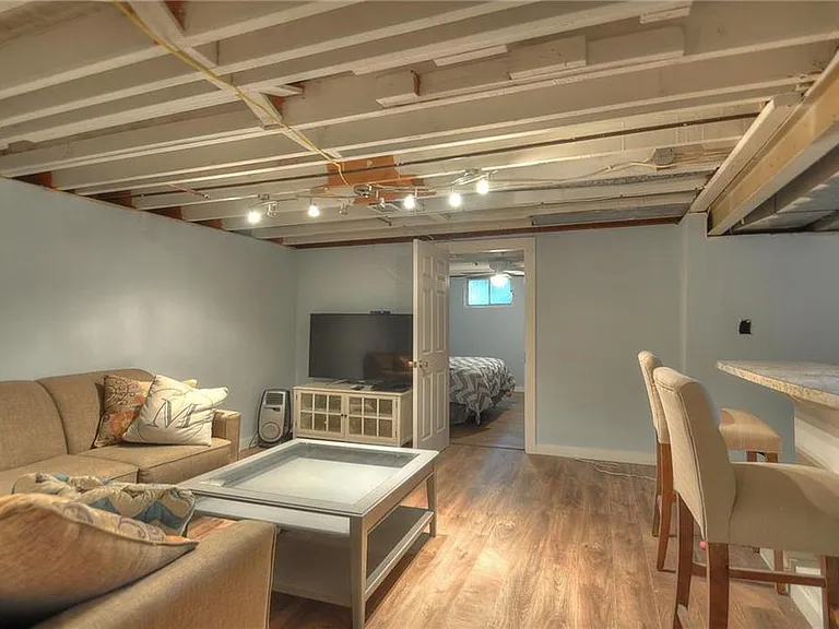 3 NW Alderson Pl — Photo 9