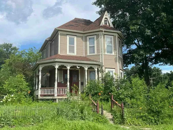 300 S East St, Toledo, IA 52342