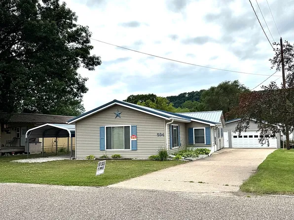 594 N Sunset View St, Harpers Ferry, IA 52146