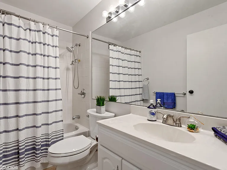 401 E Ontario St #1409 — Photo 9