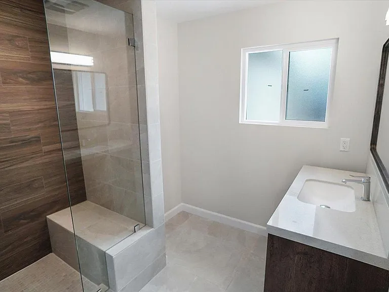 22934 Roscoe Blvd — Photo 10