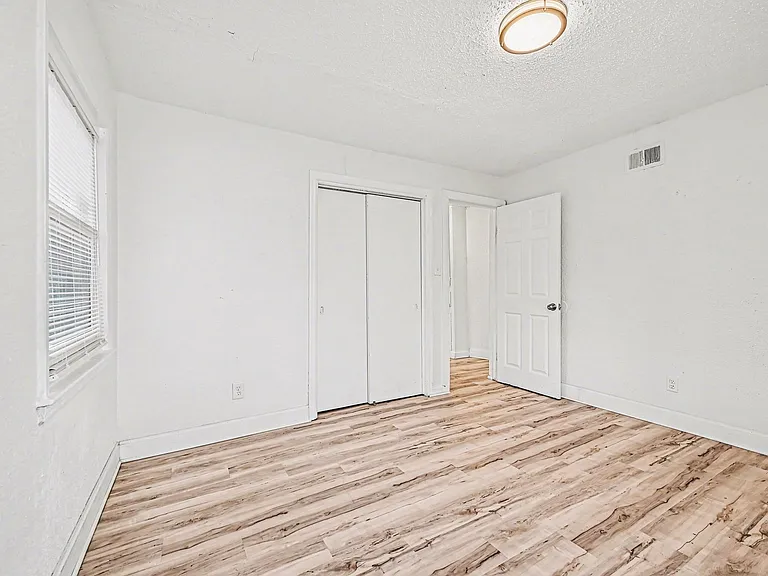4212 Cleveland Ave — Photo 4