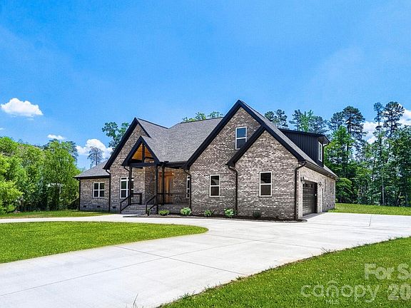 3rd image of 321 Stone Ridge Dr