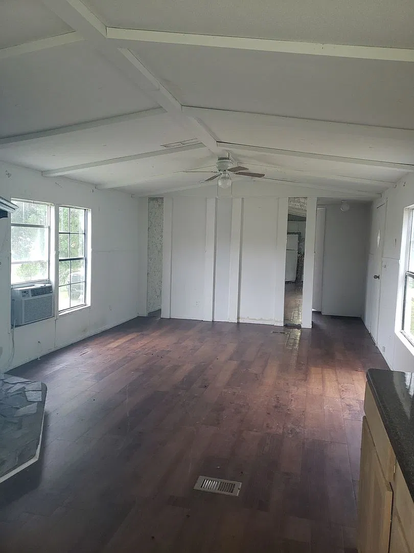 2 Bed 2 Bath Mobile Home — Photo 4