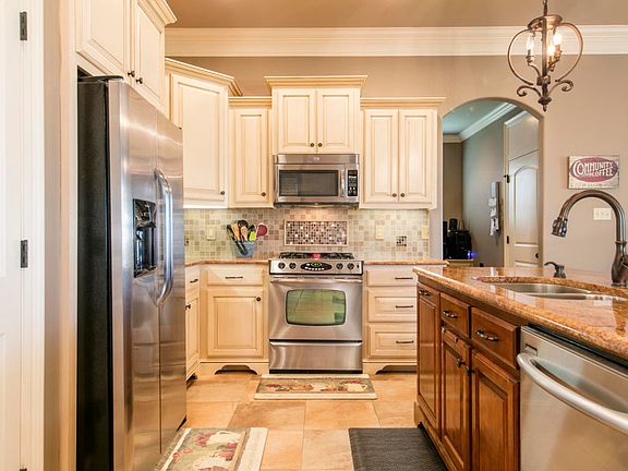 5th image of 218 Bayou Parc Dr