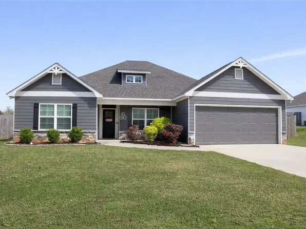 1221 Lowndes St, Opelika, AL 36801