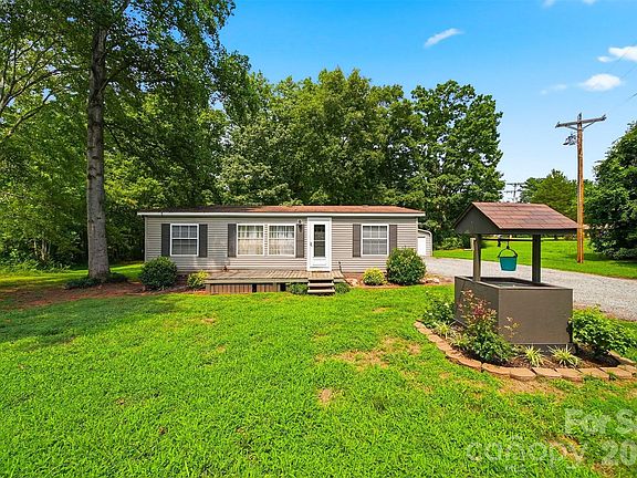 3rd image of 2932 Loop Rd