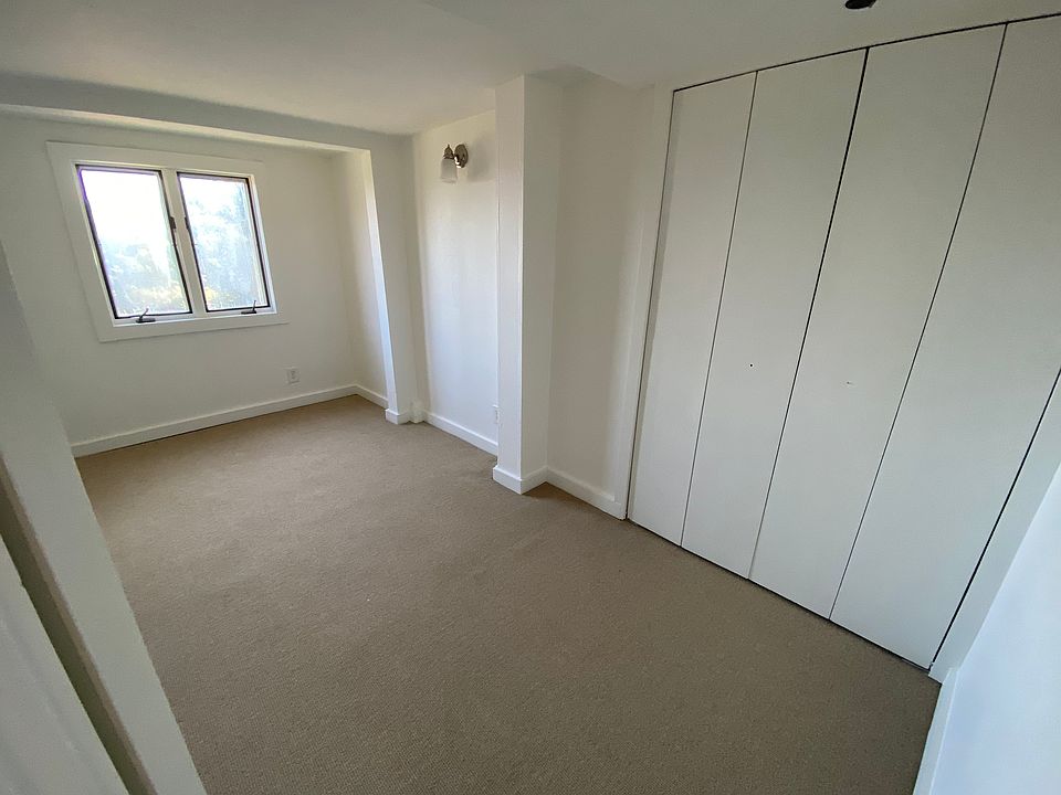 Front small bedroom with closet space