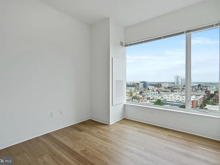 569 N 5th St #610 — Photo 11