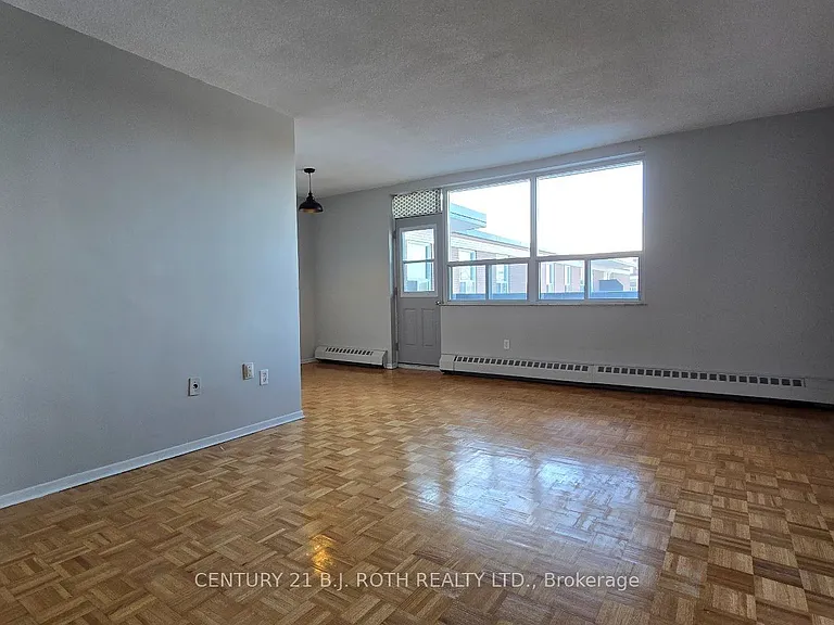 98 Holgate St #401 — Photo 2