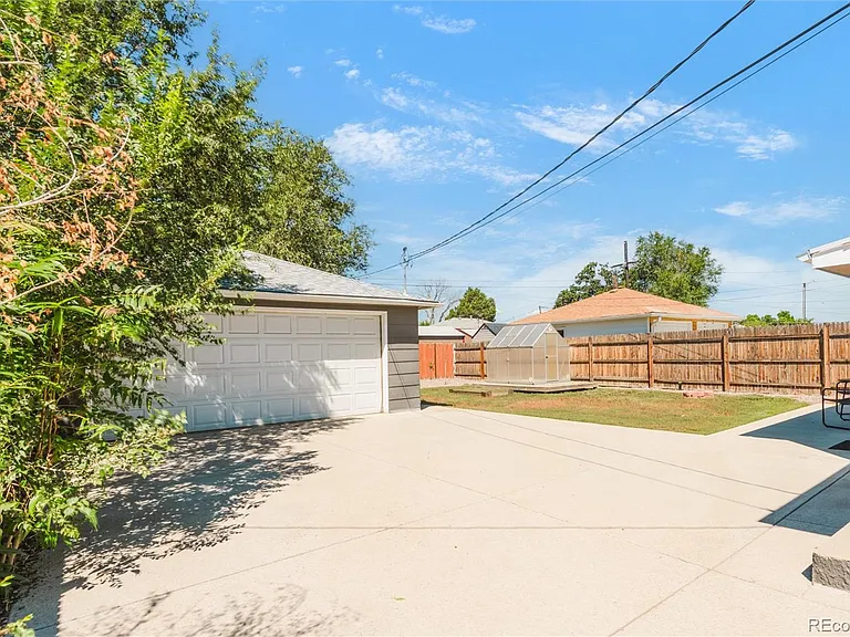 565 Winona Ct — Photo 29