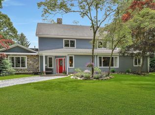 9 Soundview Dr, Port Jefferson, NY 11777
