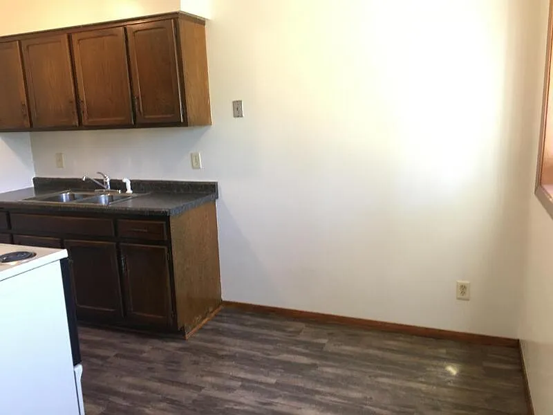 1 bed, 1.0 bath, $875 — Photo 2
