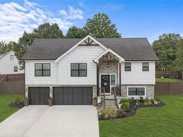 1803 NW Madi Ct, Grain Valley, MO 64029