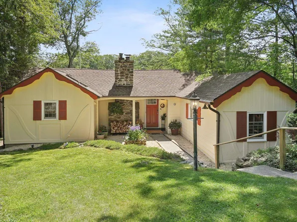 39 Lake Shore Rd E, Hardyston, NJ 07460