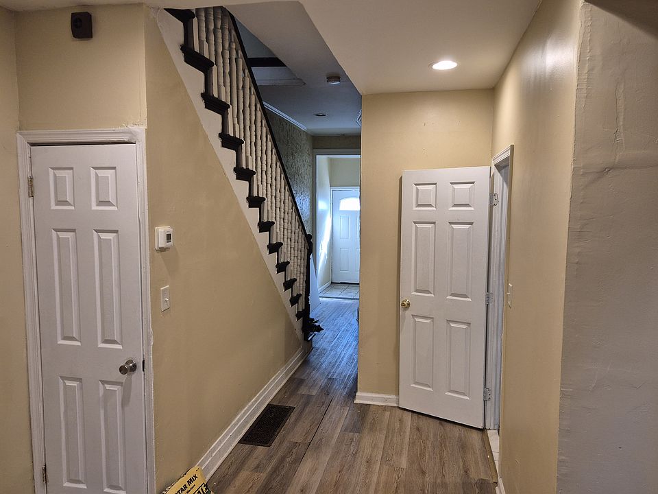 1st image of 1827 Fontain St