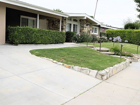 2nd image of 24301 Oxnard St