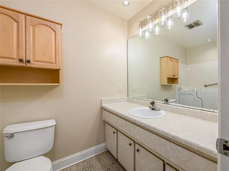 907 Hillside Ter — Photo 27