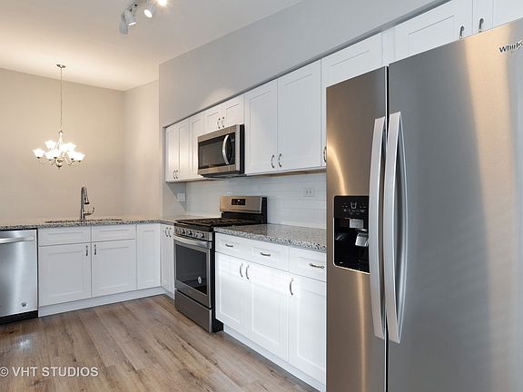 3rd image of 275 Whitewood Dr