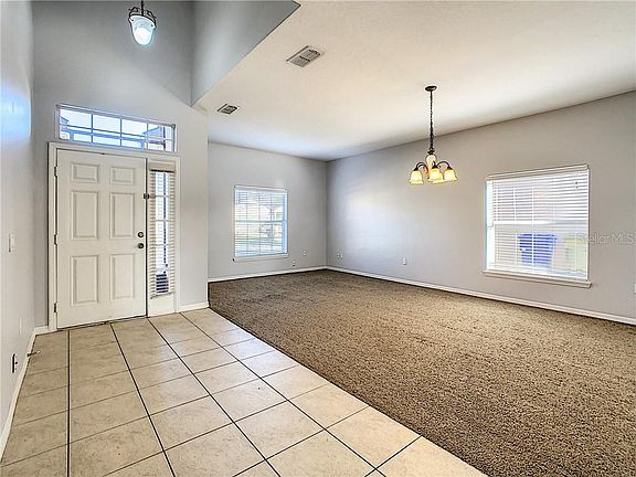 4th image of 642 Hacienda Cir