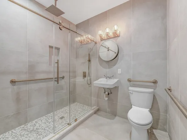 25-14 Newtown Avenue image 12 of 13