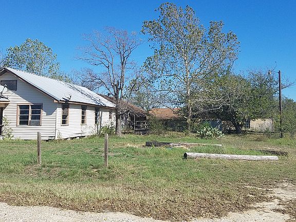 2nd image of 420 County Road 463s
