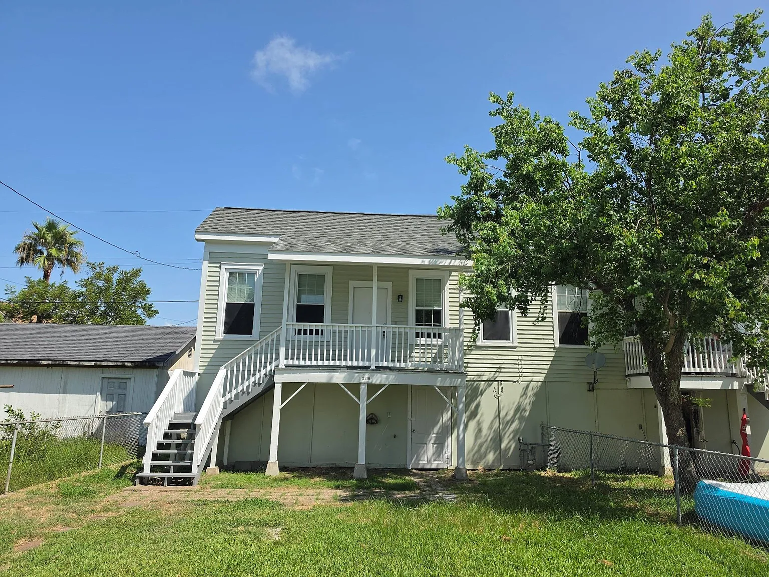 2 bed, 1.0 bath, 1328 sqft, $1,700 — Photo 2