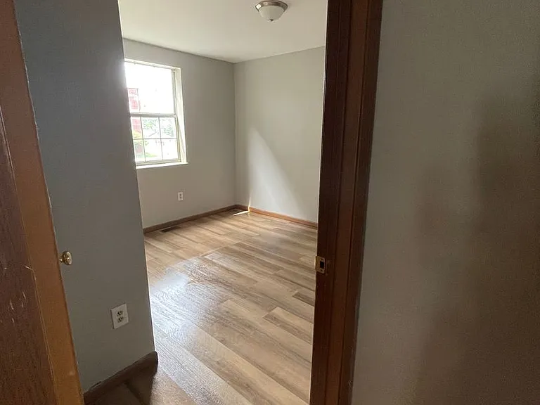 2163 Indianola Ave — Photo 5