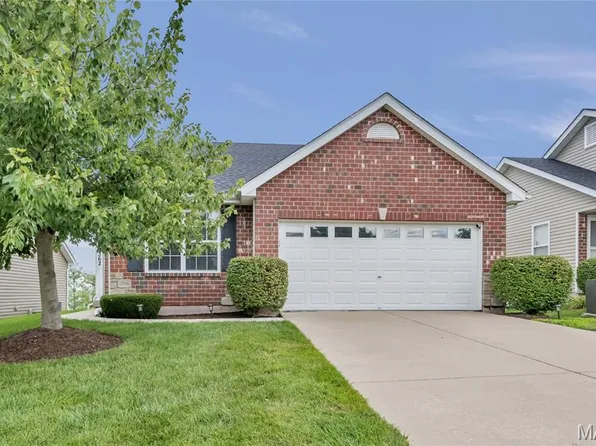 362 Stone Village Dr, Wentzville, MO 63385