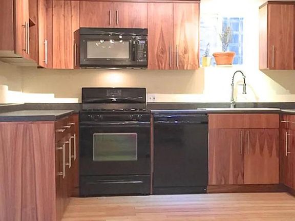2nd image of 1462 W Catalpa Ave #G