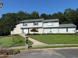 7 Harvard Ct, Oakhurst, NJ 07755