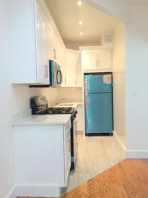 Rented by Uptown Flats LLC | media 23