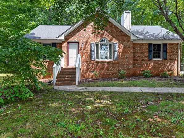 1249 Skyview Dr, Mebane, NC 27302