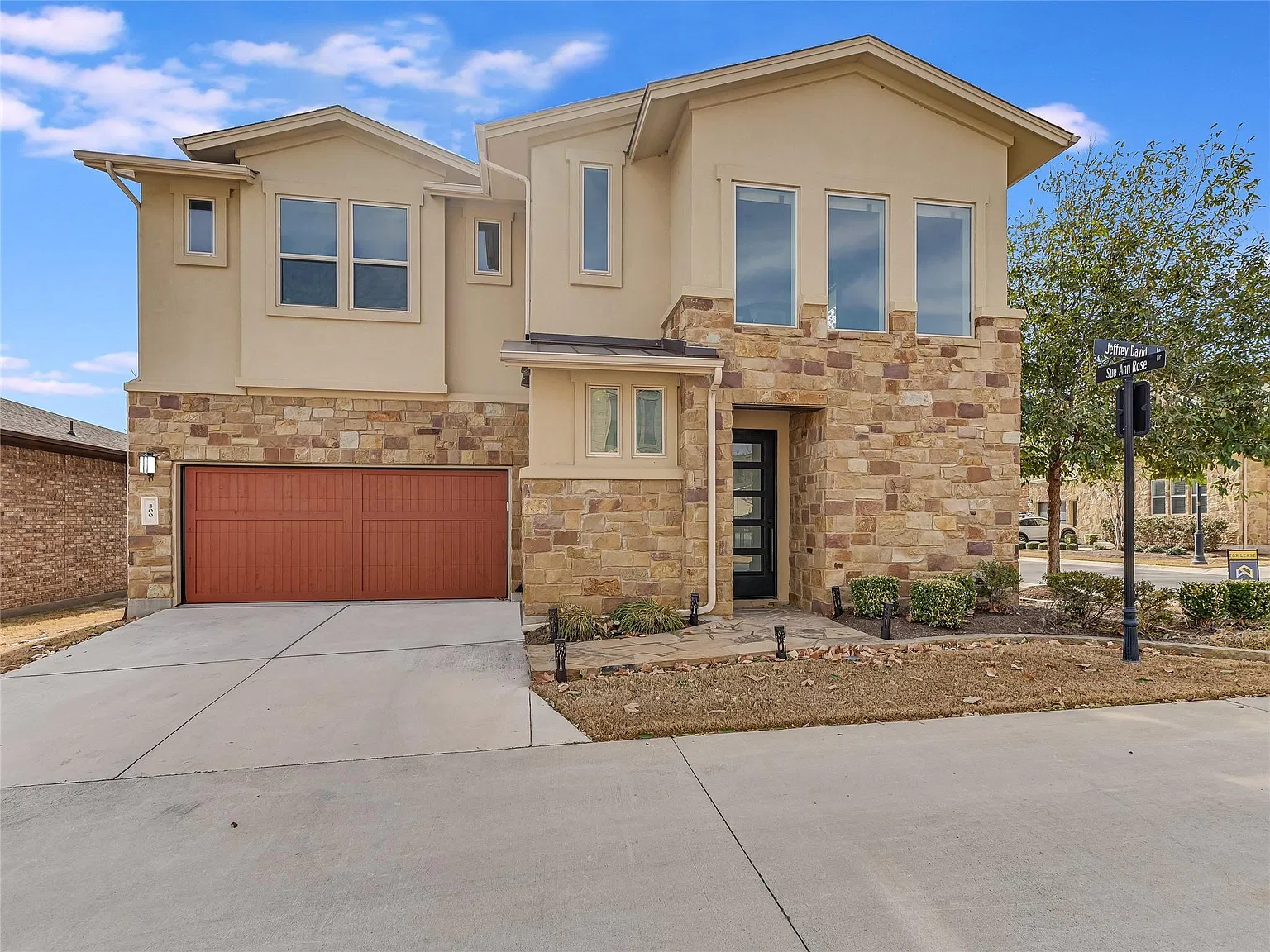 3 bed, 2.5 bath, 2381 sqft, $2,850 — Photo 1