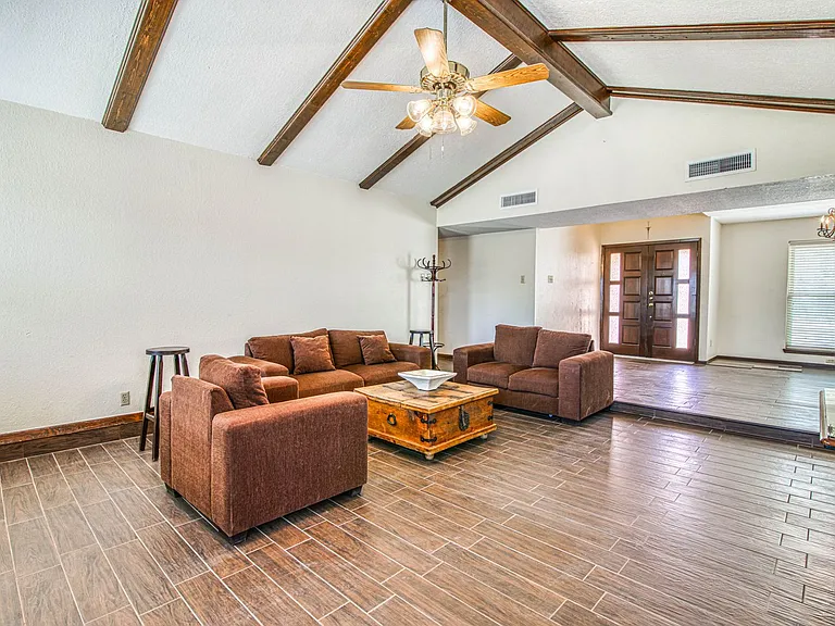 6828 Can Cun Ln — Photo 2