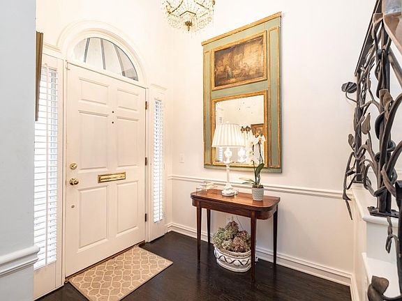 2nd image of 2525 Peachtree Rd NE APT 25