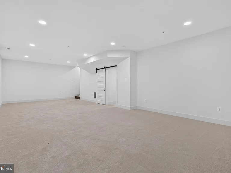 1490 Thurston Rd — Photo 35