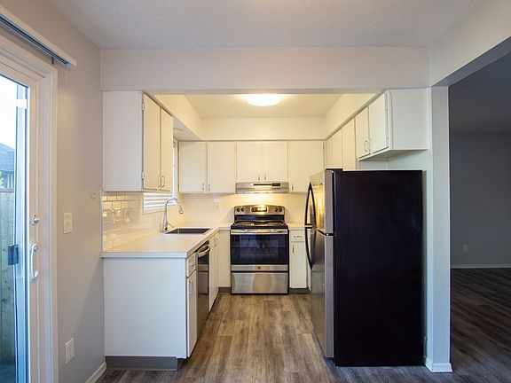 4th image of 1026 SE 29th Ave #0