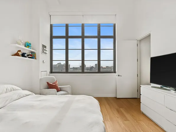 27-28 Thomson Avenue image 4 of 9