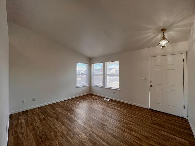 757 Tamsen Rd — Photo 12