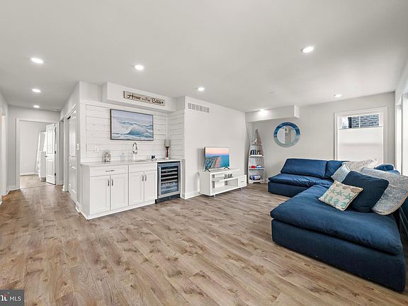 4th image of 106 W 26th St