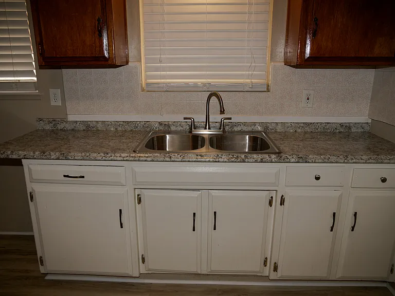117 Baker St — Photo 4