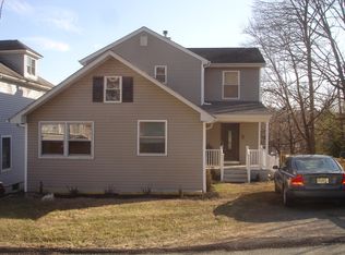 5 Bird Ln, Lake Hopatcong, NJ 07849