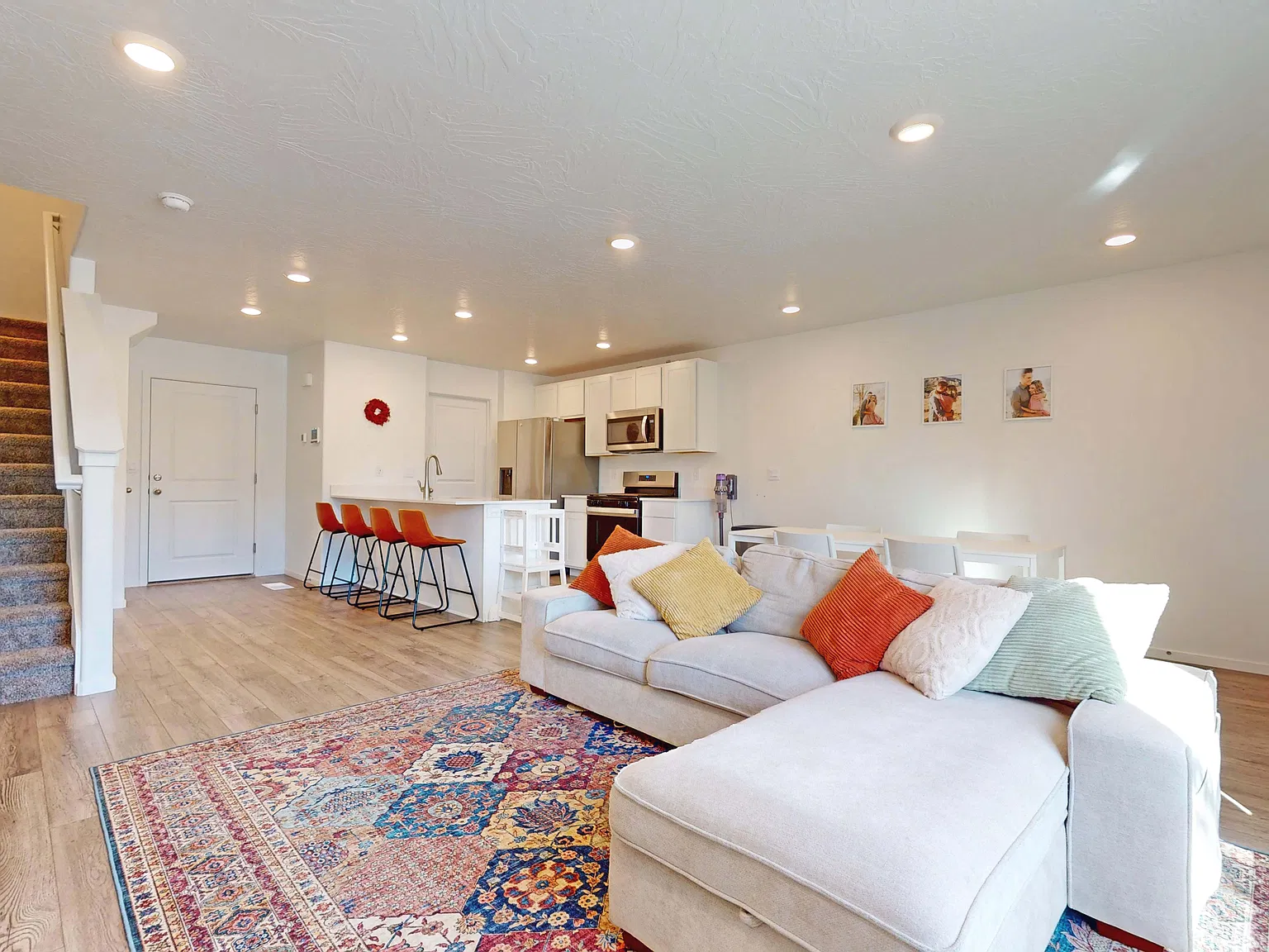 3 bed, 1400 sqft, $1,600 — Photo 3