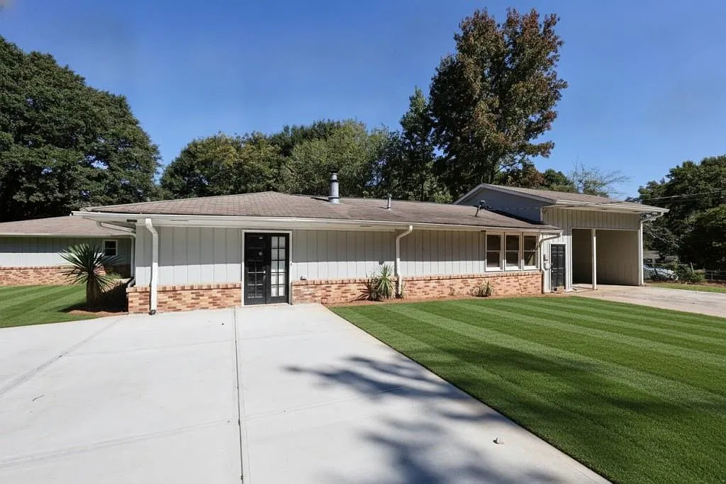7 bed, 4.5 bath, 3226 sqft, $3,950 — Photo 2