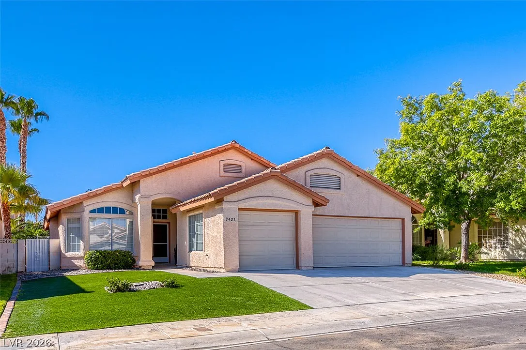3 bed, 2.0 bath, 2036 sqft, $3,000 — Photo 1