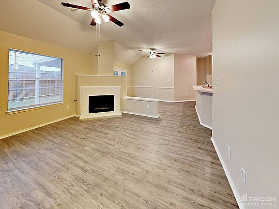4th image of 904 Blossomwood Ct