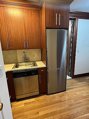5th image of 148 W 68th St APT 4H